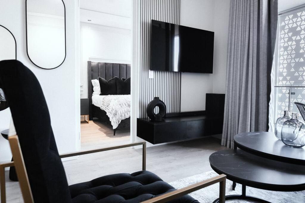 Apartment Modern Marvel In The *