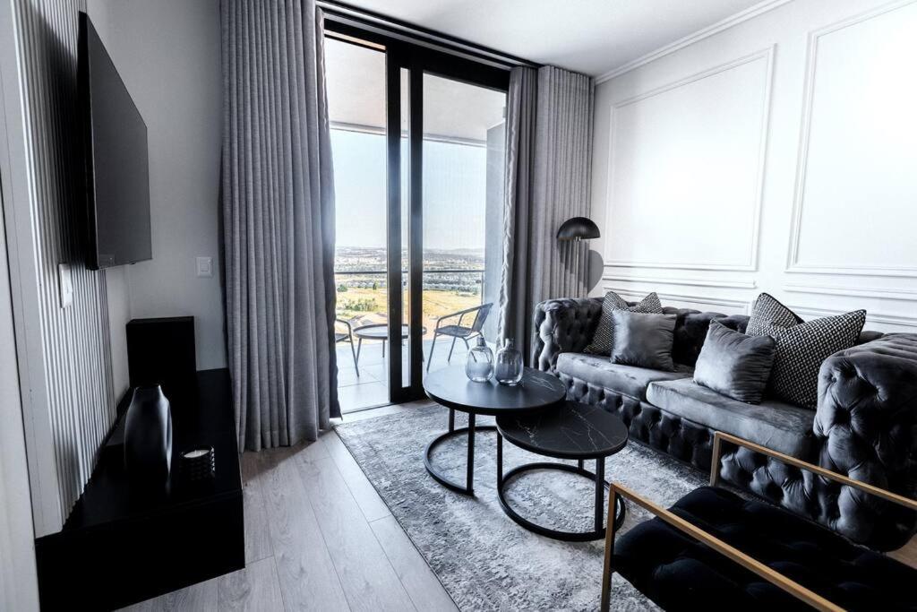 Modern Marvel In The * Midrand
